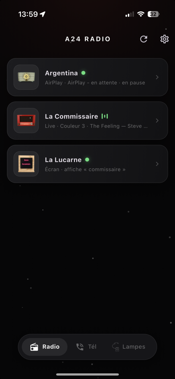 Écran d'accueil de l'app : liste des radios A24 détectées sur le réseau, avec leur statut et le titre en cours de lecture.